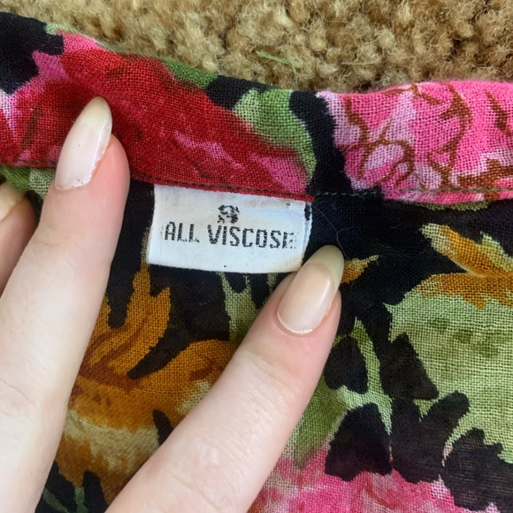 Vintage 70’s-80s floral tie front blouse. Airy viscose fabric. Size S/M - Picture 2 of 2